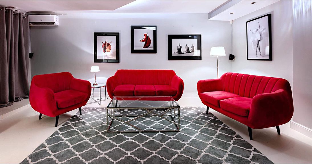 Ein Sofa für schlichte und minimalistische Inneneinrichtung