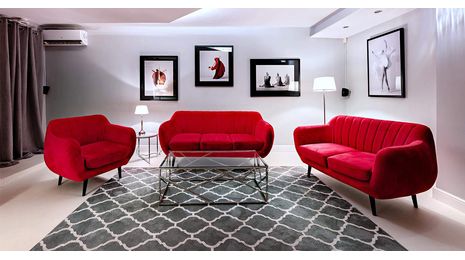 Ein Sofa für schlichte und minimalistische Inneneinrichtung