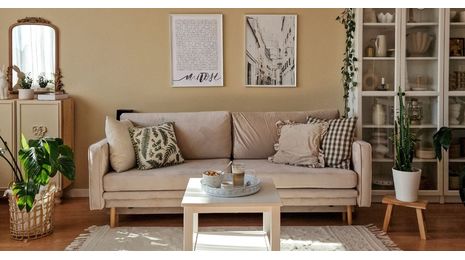 Haus im skandinavischen Stil: Minimalistische Möbel und Design-Tipps