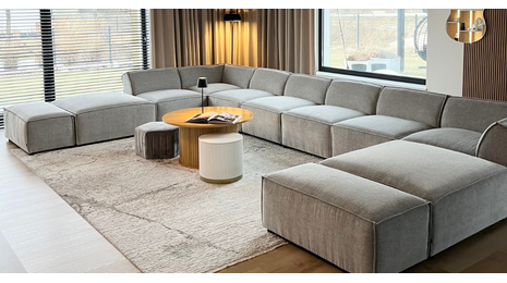 U-förmiges oder L-förmiges Ecksofa - was passt besser in Ihr Wohnzimmer?